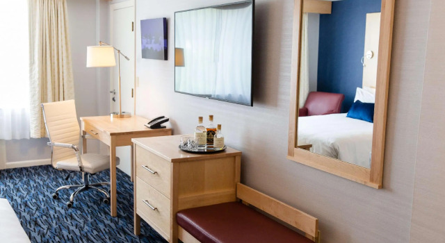 Четырёхместный номер Deluxe Capitol Plaza Hotel Montpelier Tapestry Collection by Hilton