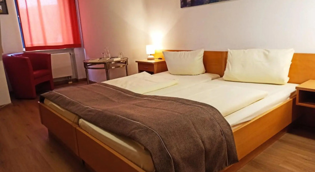 Stadthotel Deggendorf, Забронировать Отель Деггендорф Bavarian Forest, рядом с St. Johannes