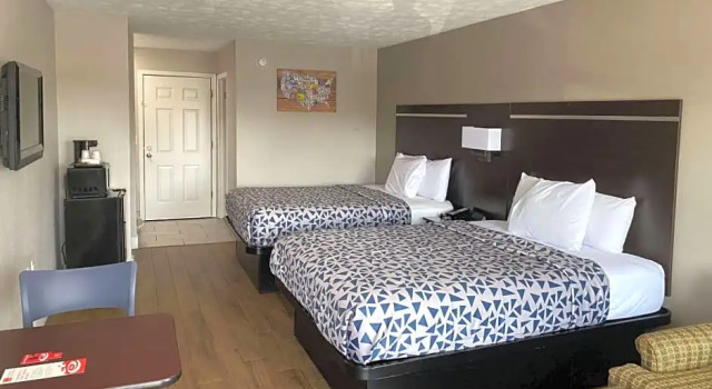 Четырёхместный номер Standard с видом на реку Econo Lodge Sevierville-Pigeon Forge on the River