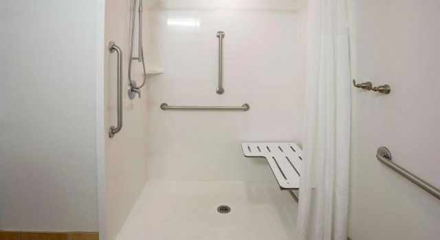 Двухместный номер Standard с видом на озеро Hampton Inn Duluth-Canal Park