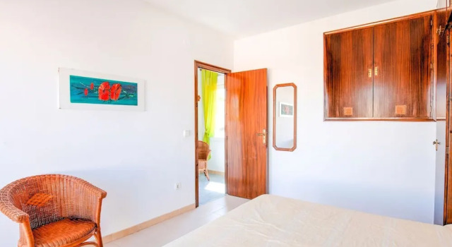 House for 4 With Private Swimming Pool, Near the Beach