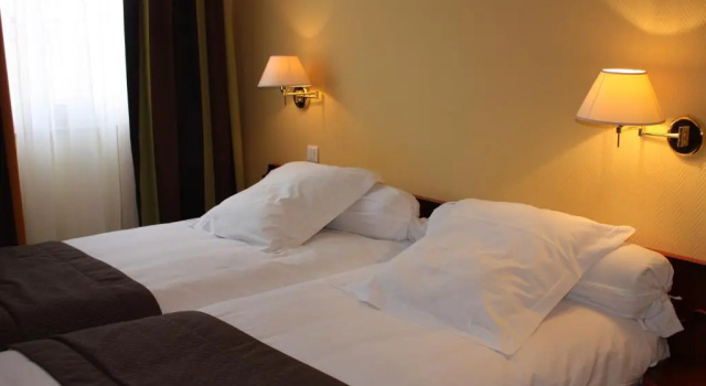 Comfort Twin room Logis Hotel Restaurant A LEtoile