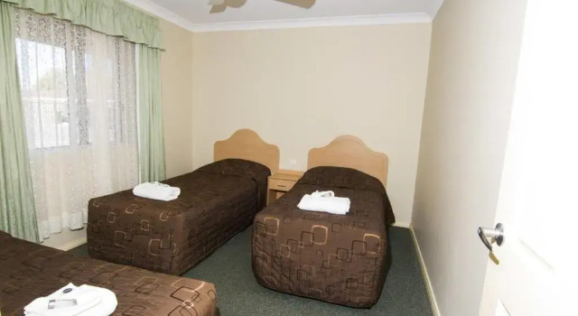 Семейный люкс Deluxe с 2 комнатами Green Gables Motel