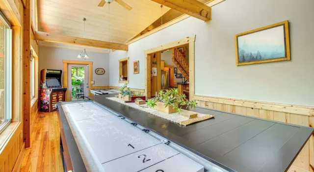 Ellijay Cabin w/ Hot Tub & Mountain Views, Buchen Sie Ferienhaus Ellijay Georgia