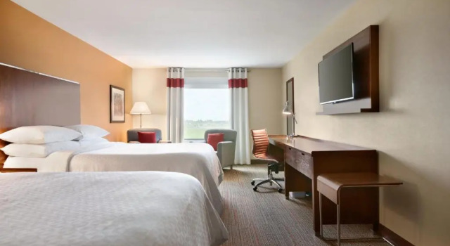 Четырёхместный номер Standard Four Points by Sheraton Fargo Medical Center