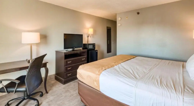 Двухместный люкс SureStay Plus Hotel by Best Western Durham Medical Center