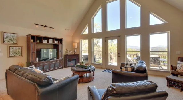 Коттедж с 3 комнатами Mtn Views, Game Room, Hot Tub! Lakemont Retreat