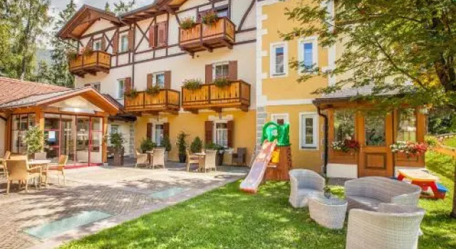 Hotel Villa Waldheim, Забронировать Отель Отели в центре Сан-Кандидо, в центре