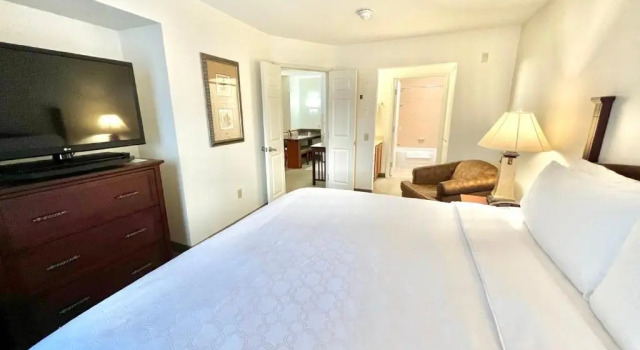 Люкс с 2 комнатами Staybridge Suites Detroit-Novi by IHG