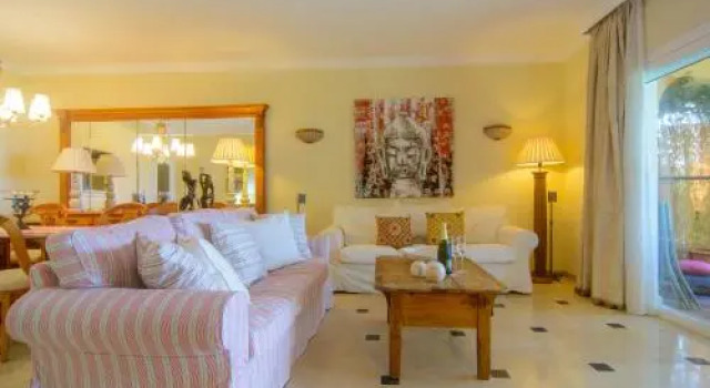 First line townhouse Venalmar, Забронировать Отель Отели и гостиницы Эстепона, рядом с Atalaya Golf &amp; Country Club, Отель