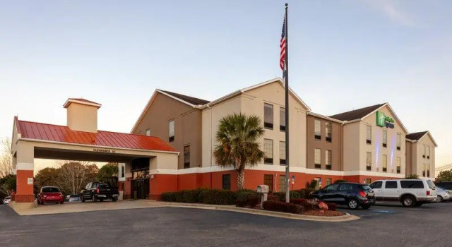 Run of House Holiday Inn Express & Suites Milton East I-10 by IHG