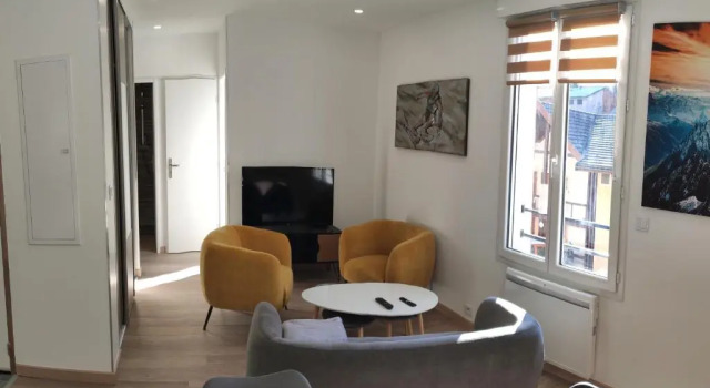 Joli appartement rénové avec terrasse, Prenota Appartamento Hotel a Alvernia con parcheggio, Parcheggio