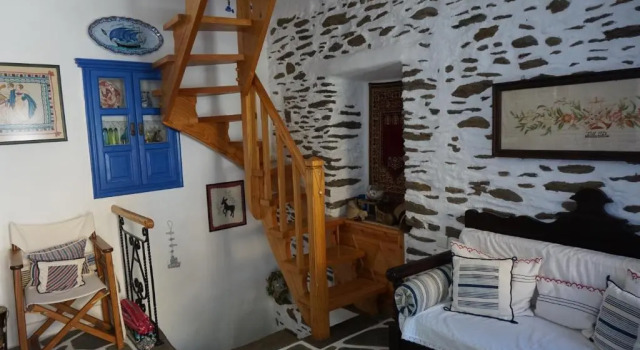 3-level doll house in Kea Ioulida/Chora, Cyclades
