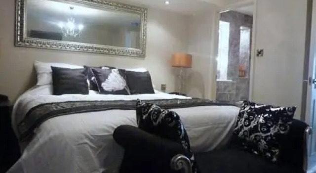 Cedar Court, Забронировать Отель Отели Челтнем 5 звезд, рядом с Cheltenham Playhouse, 5*