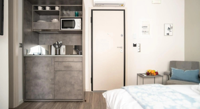 A13 Pristine & Sunny 30m2 flat near Syntagma sq