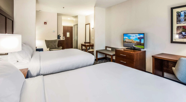 Четырёхместный люкс Comfort Inn & Suites Brevard North