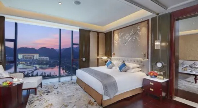 Люкс Superior с видом на озеро New Century Grand Hotel Zunyi