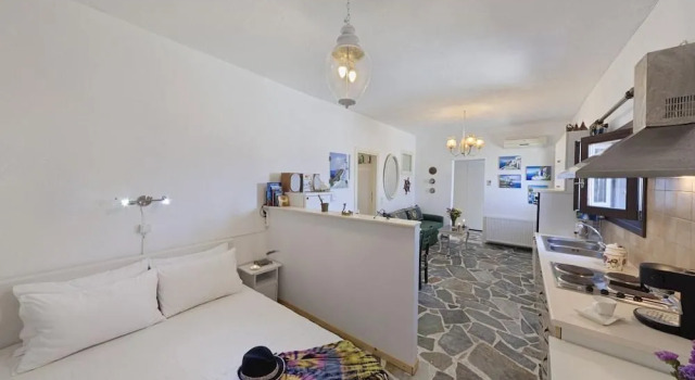 Aegean View - Seaside Apartment in Syros, Book Apartment Azolimnos Syros