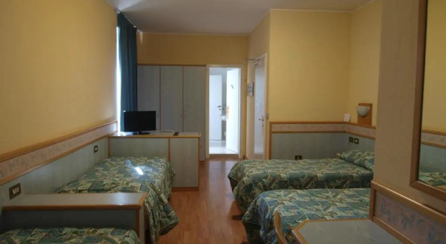 Четырёхместный номер Standard Hotel Route 9