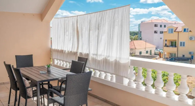 Апартаменты с 3 комнатами с балконом и с красивым видом из окна Apartments Janjac