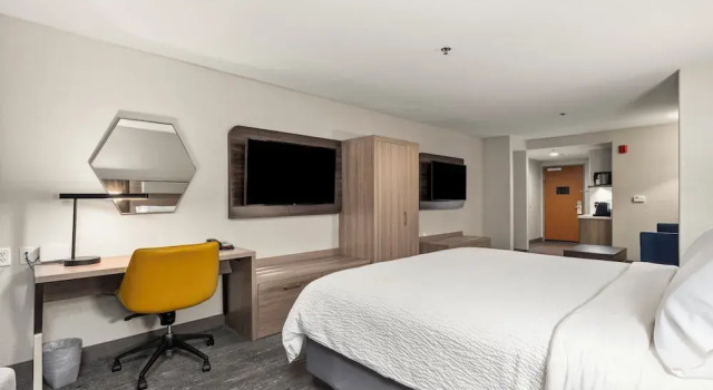Двухместный люкс Holiday Inn Express Hotel & Suites Lincoln-Roseville Area by IHG