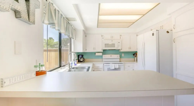 Solana Beach Condo w/ 4 Pools & Beach Access!