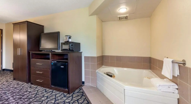 Suite AmericInn of Oshkosh