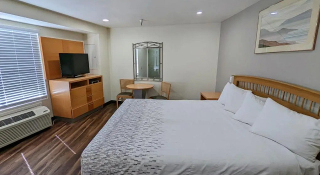 Номер Deluxe Royal Inn