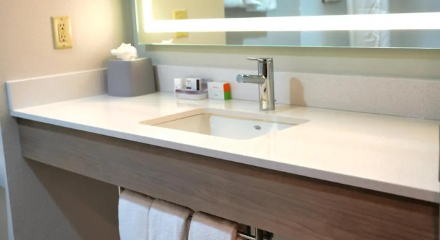 Четырёхместный номер Standard Holiday Inn Express Hotel & Suites Tampa-Oldsmar by IHG