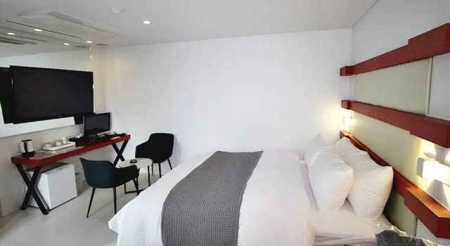 Suite Hapjeong Circle Hotel