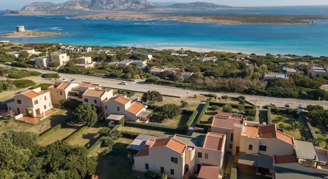 Апартаменты с 2 комнатами с балконом и с видом на океан A few Steps La Pelosa Beach