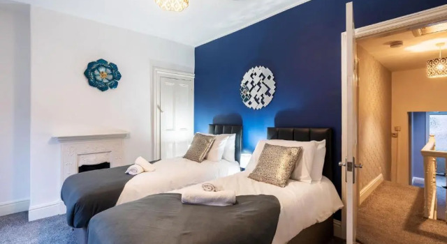 Contractor and Family House & Free Parking & Garden