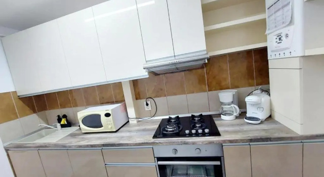 Lovely and extra spacious 1 bedroom, 1 bath., Rezervovat Hotel Hotely v Hunedoara s parkováním, Parkování