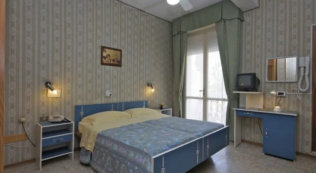 Двухместный номер Economy с балконом Hotel Victory