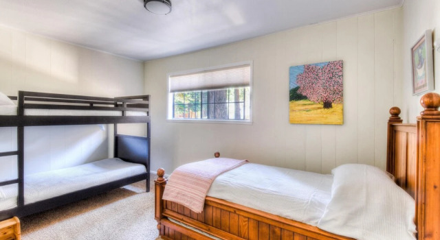 Firefly  - Walk To Beach 3 Bedroom Cabin by RedAwning