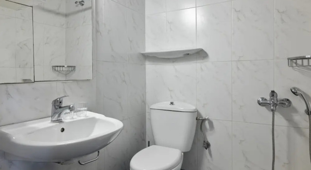 Трёхместный номер Standard с балконом Pearl Hotel