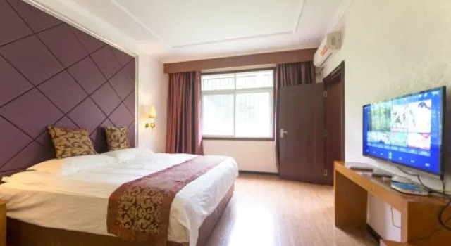Люкс Deluxe Junyi Nanshan Hotel, Luotian