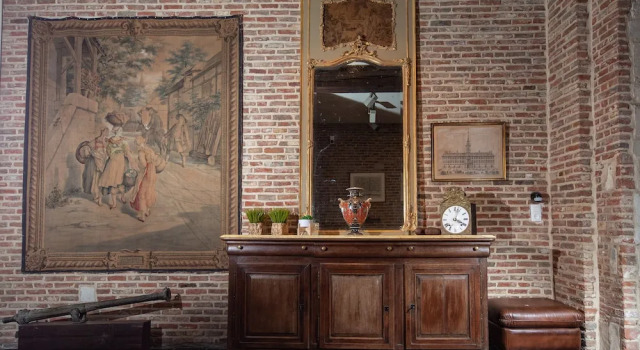 HOFMARKGRAAF - Unique apartment in historic Antwerp mansion, Забронировать Апартаменты/квартира Антверпен - центр города Антверпен, рядом с Metro Meir