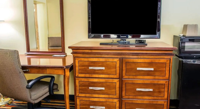 Четырёхместный номер Standard с балконом Econo Lodge Jefferson Hills Hwy 51