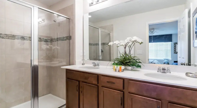 Коттедж Beautiful Townhome W/pool &free Resort Access!