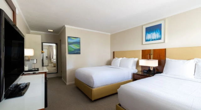 Четырёхместный номер Standard Downtown Dover Inn