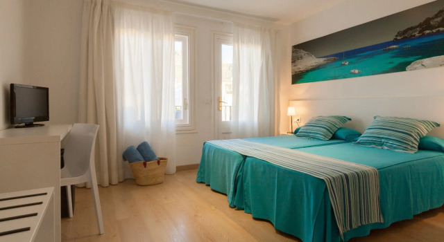Hotel Capri, Book Hotel Port de Pollenсa 
