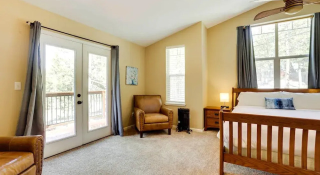 6 Mi to Lake Tahoe: Home w/ Hot Tub & Views!