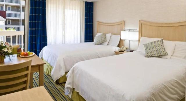 Четырёхместный номер Standard с видом на воду Surfside Hotel and Suites