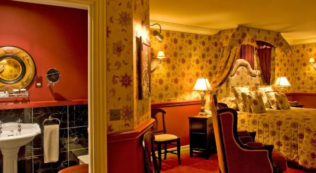 Номер Luxury Coombe Abbey Hotel