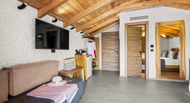 Полулюкс Emilys Luxury Suites
