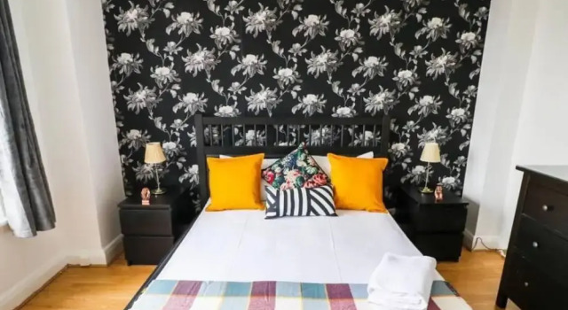 Chique & Spacious top floor 1Bed Oxford St., Забронировать Отель Вестминстер Лондон, рядом с Бейкер стрит