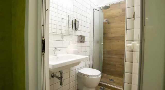 Кровать в общем номере Youth Station Hostel