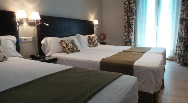 Трёхместный номер Hotel Moderno Puerta del Sol