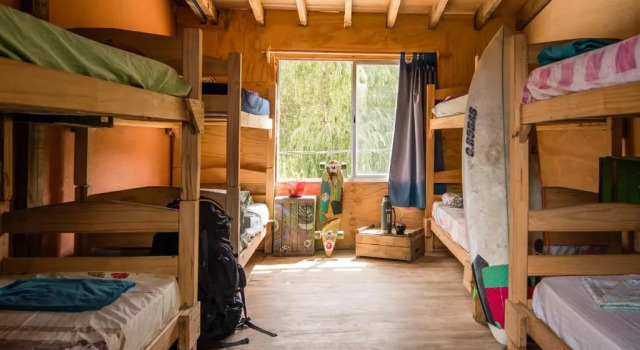 Кровать в общем номере Compay Hostel La Pedrera